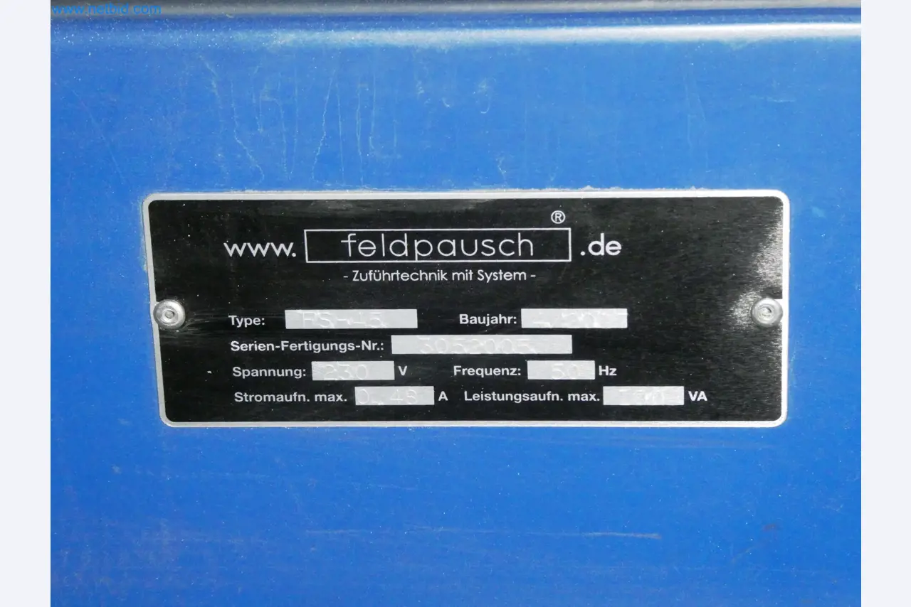 Roboty, svařovací zařízení a montážní příslušenství z automobilového průmyslu-6