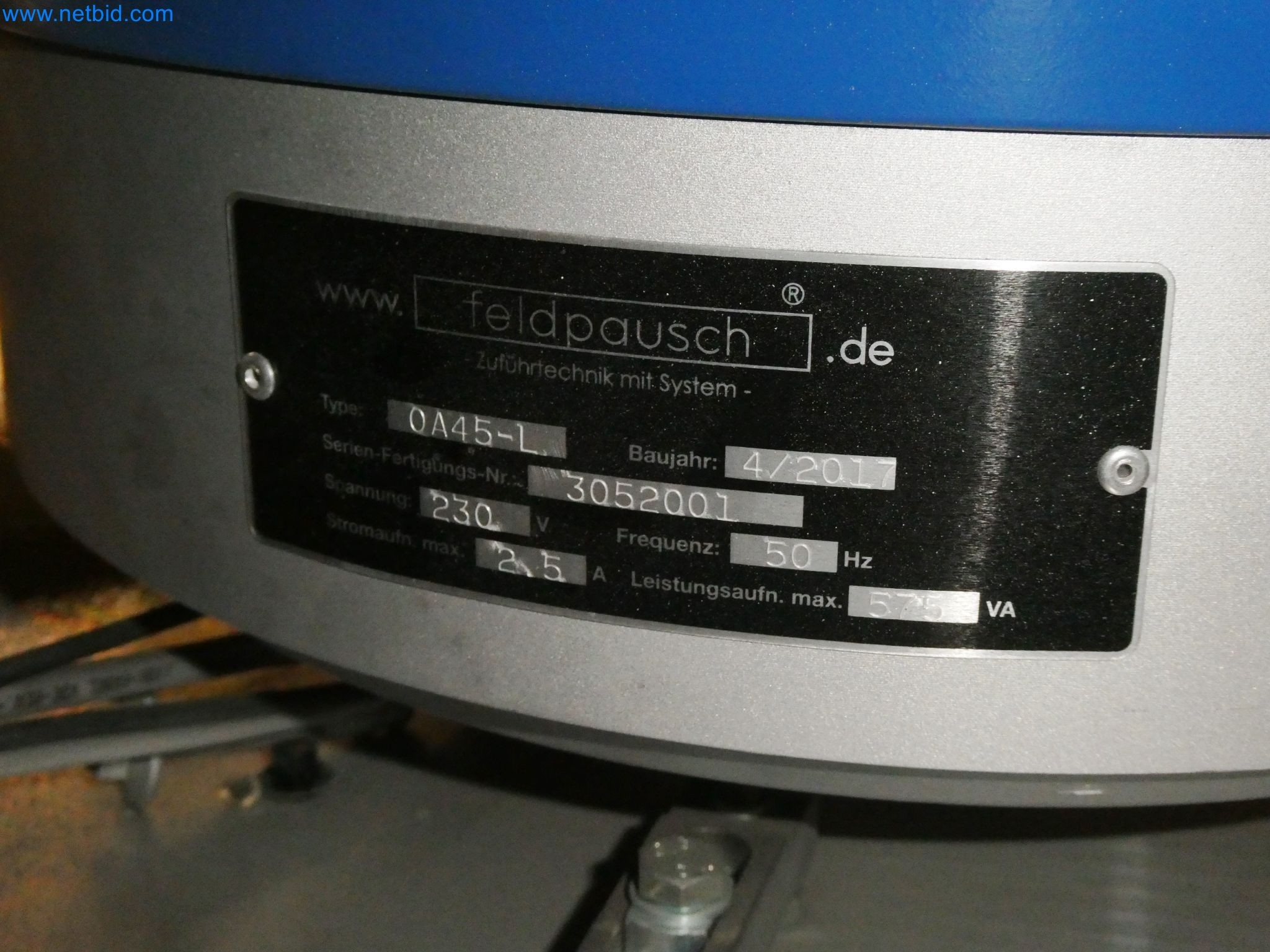 Roboty, svařovací zařízení a montážní příslušenství z automobilového průmyslu-7