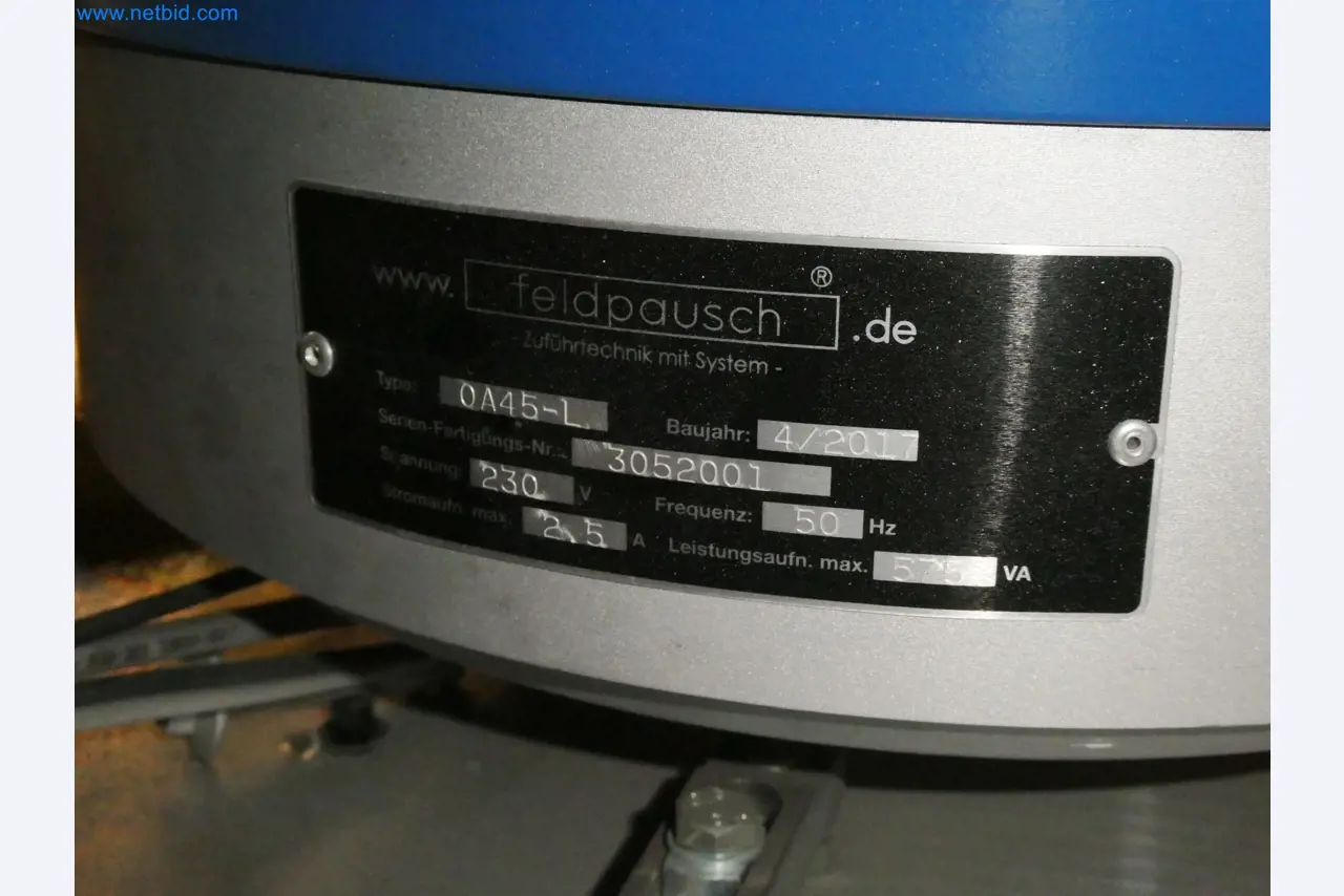 Roboty, svařovací zařízení a montážní příslušenství z automobilového průmyslu-7