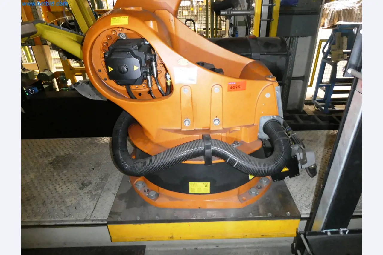 Roboty, svařovací zařízení a montážní příslušenství z automobilového průmyslu-12