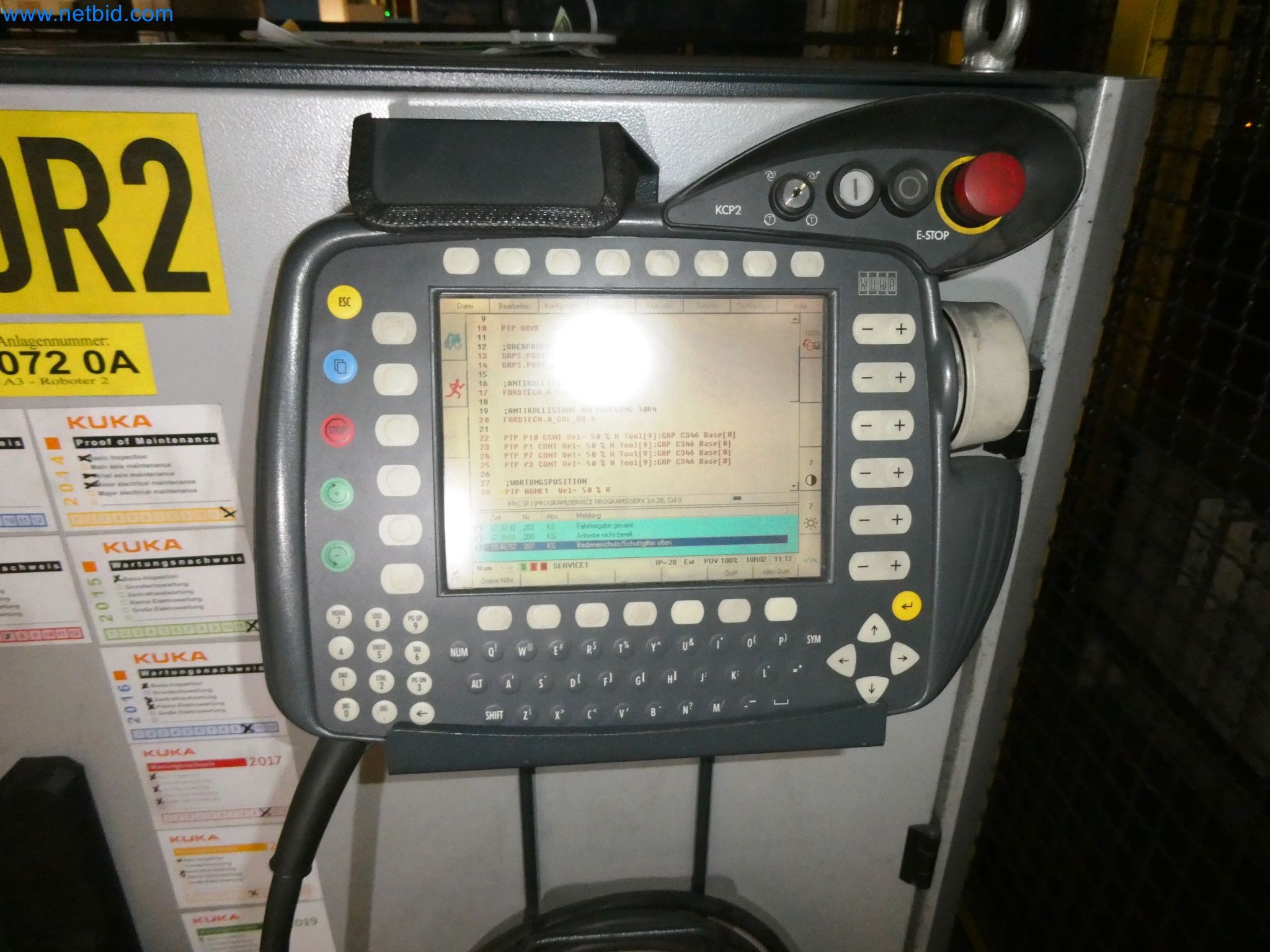 Roboty, svařovací zařízení a montážní příslušenství z automobilového průmyslu-19