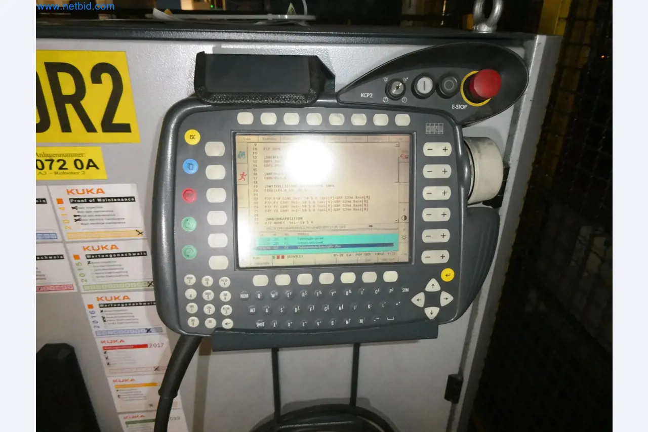 Roboty, svařovací zařízení a montážní příslušenství z automobilového průmyslu-19