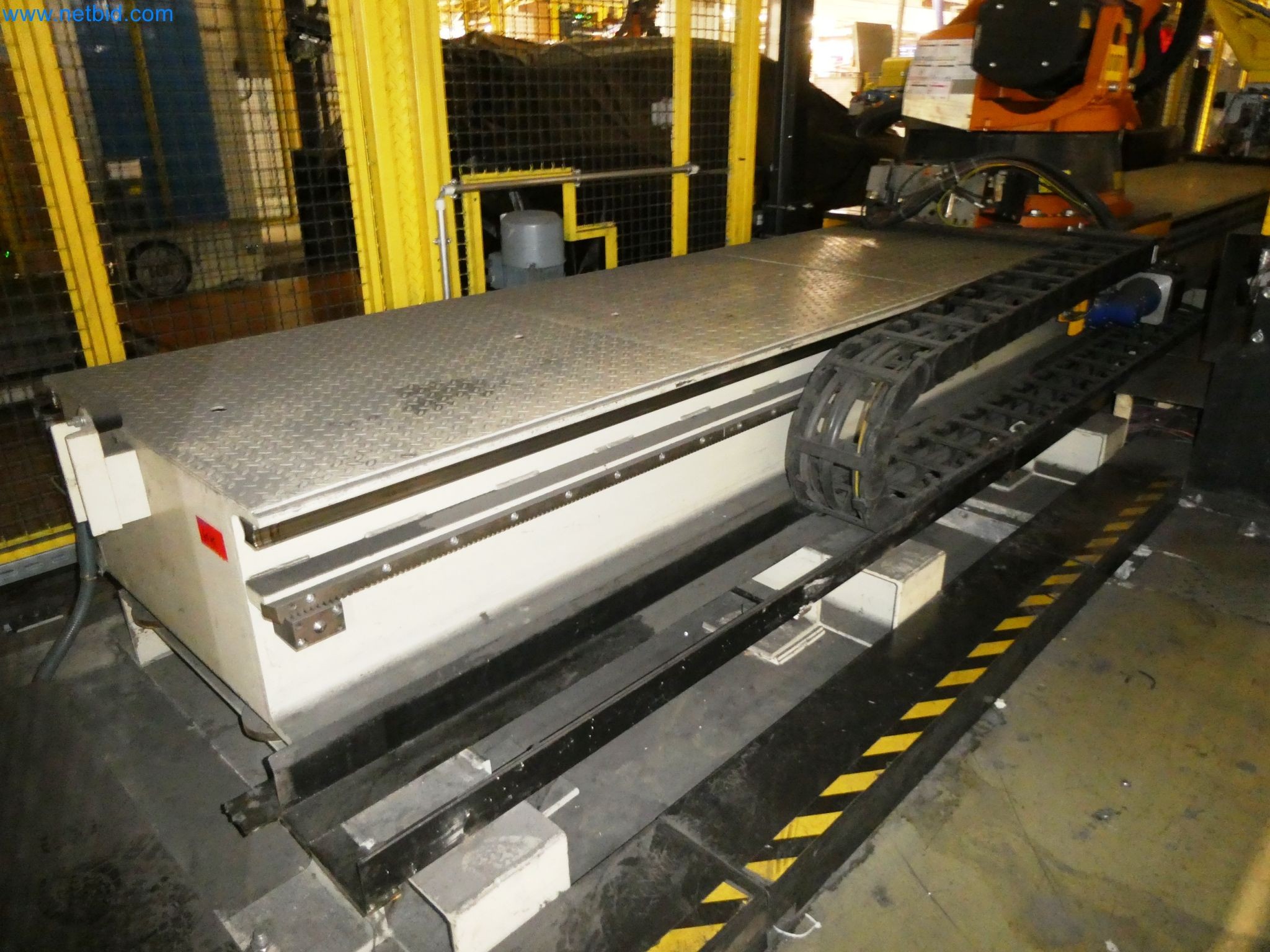 Roboty, svařovací zařízení a montážní příslušenství z automobilového průmyslu-2