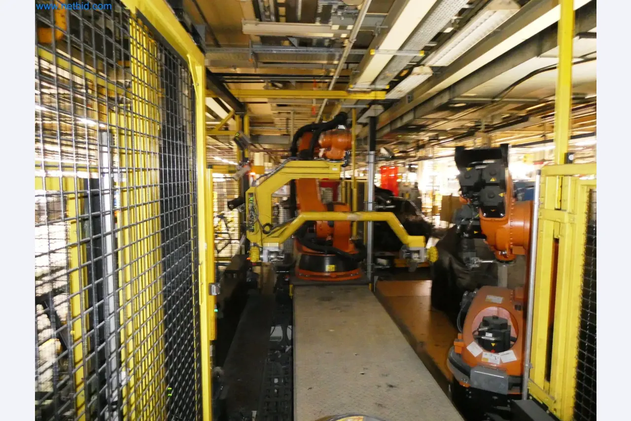 Roboty, svařovací zařízení a montážní příslušenství z automobilového průmyslu-4