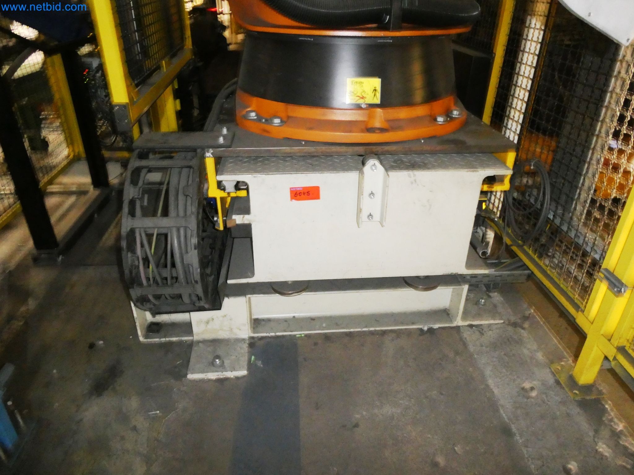 Roboty, svařovací zařízení a montážní příslušenství z automobilového průmyslu-5