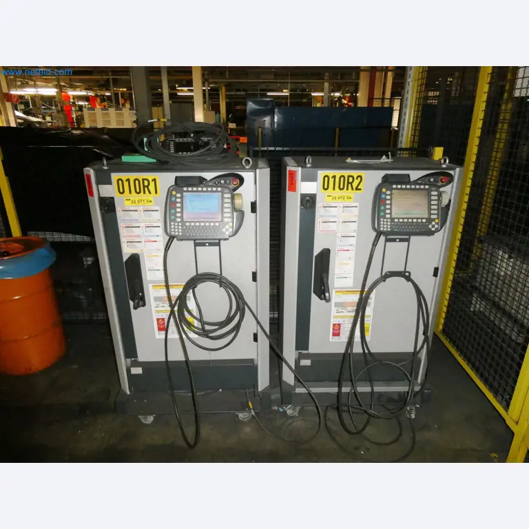 Roboty, svařovací zařízení a montážní příslušenství z automobilového průmyslu-6