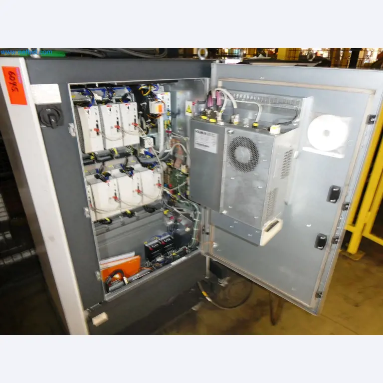 Roboty, svařovací zařízení a montážní příslušenství z automobilového průmyslu-8