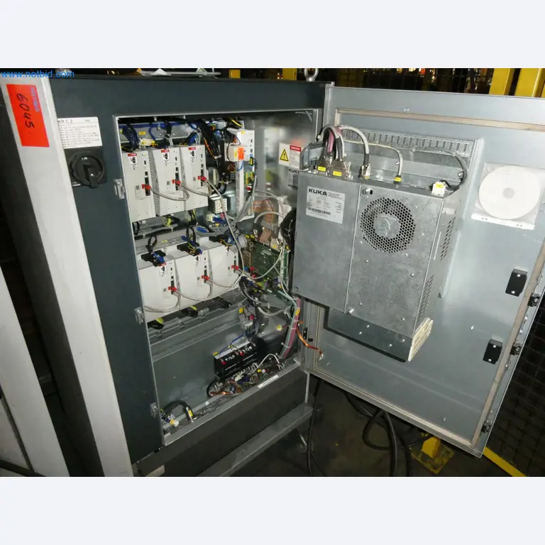 Roboty, svařovací zařízení a montážní příslušenství z automobilového průmyslu-9