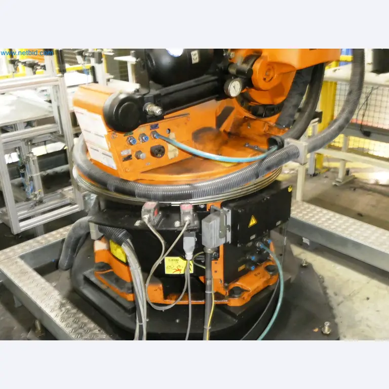 Roboty, svařovací zařízení a montážní příslušenství z automobilového průmyslu-2