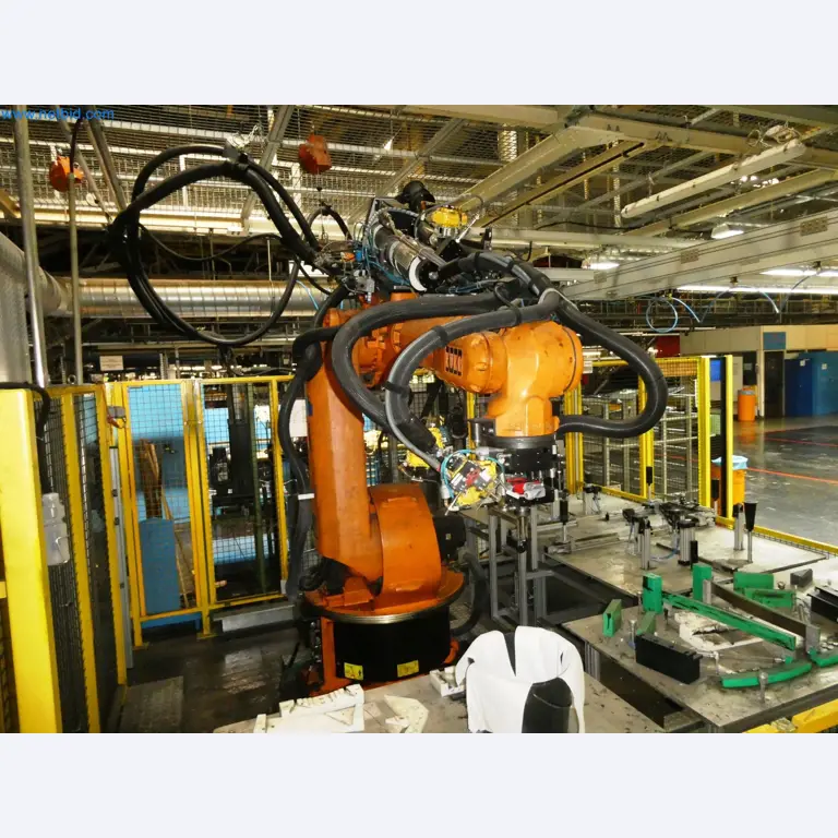 Roboty, svařovací zařízení a montážní příslušenství z automobilového průmyslu-5