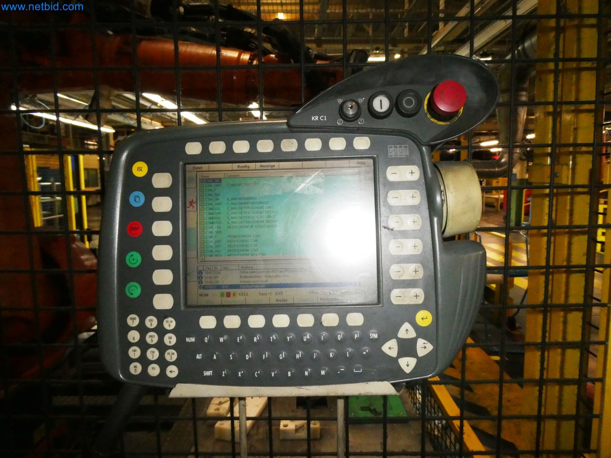 Roboty, svařovací zařízení a montážní příslušenství z automobilového průmyslu-6