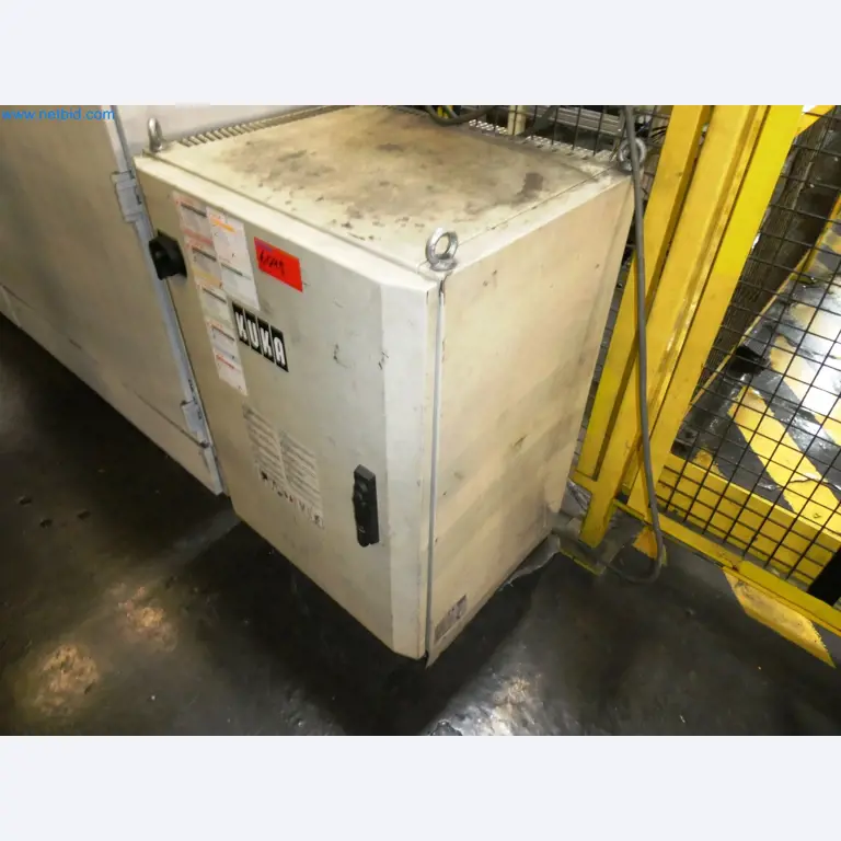 Roboty, svařovací zařízení a montážní příslušenství z automobilového průmyslu-7