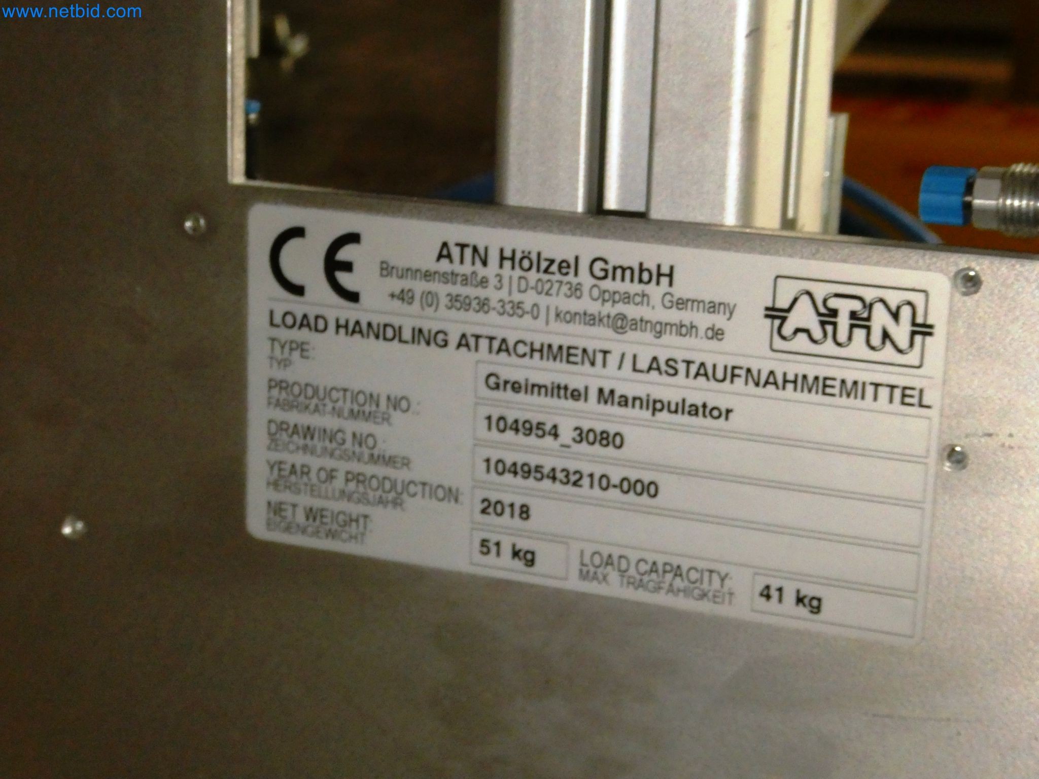 Roboty, svařovací zařízení a montážní příslušenství z automobilového průmyslu-1