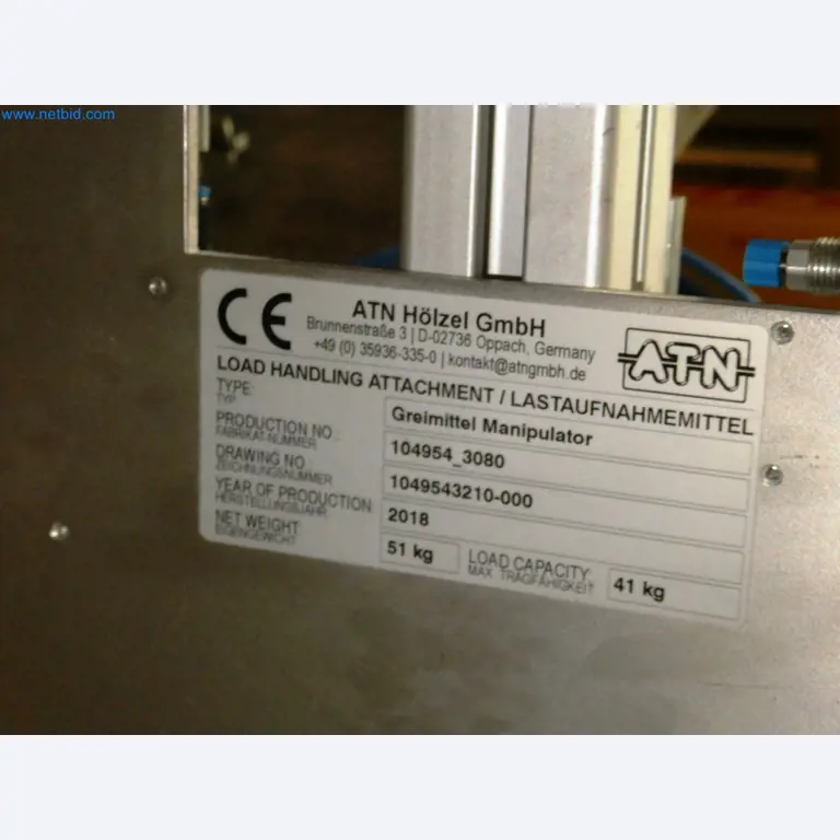 Roboty, svařovací zařízení a montážní příslušenství z automobilového průmyslu-1