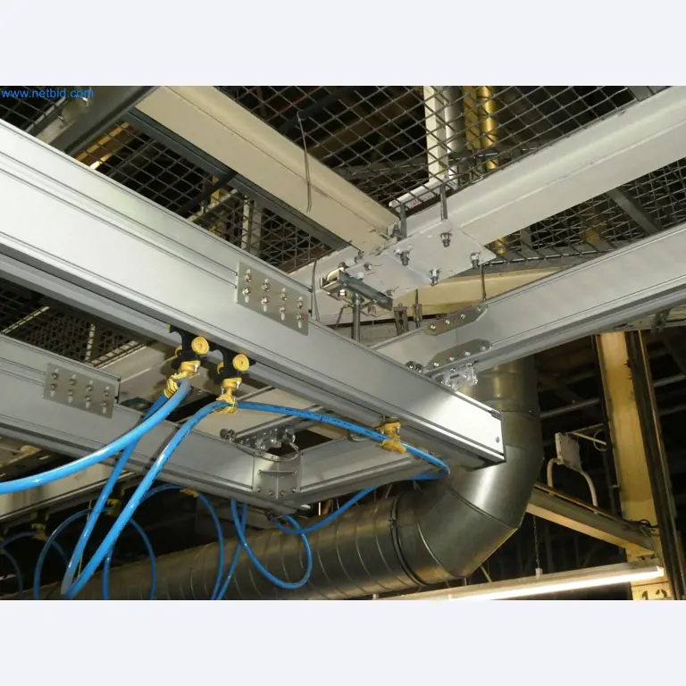 Roboty, svařovací zařízení a montážní příslušenství z automobilového průmyslu-4