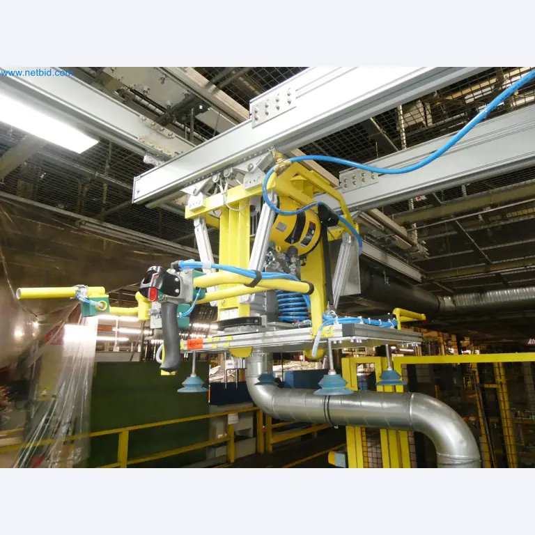 Roboty, svařovací zařízení a montážní příslušenství z automobilového průmyslu-5