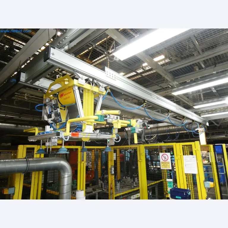 Roboty, svařovací zařízení a montážní příslušenství z automobilového průmyslu-6