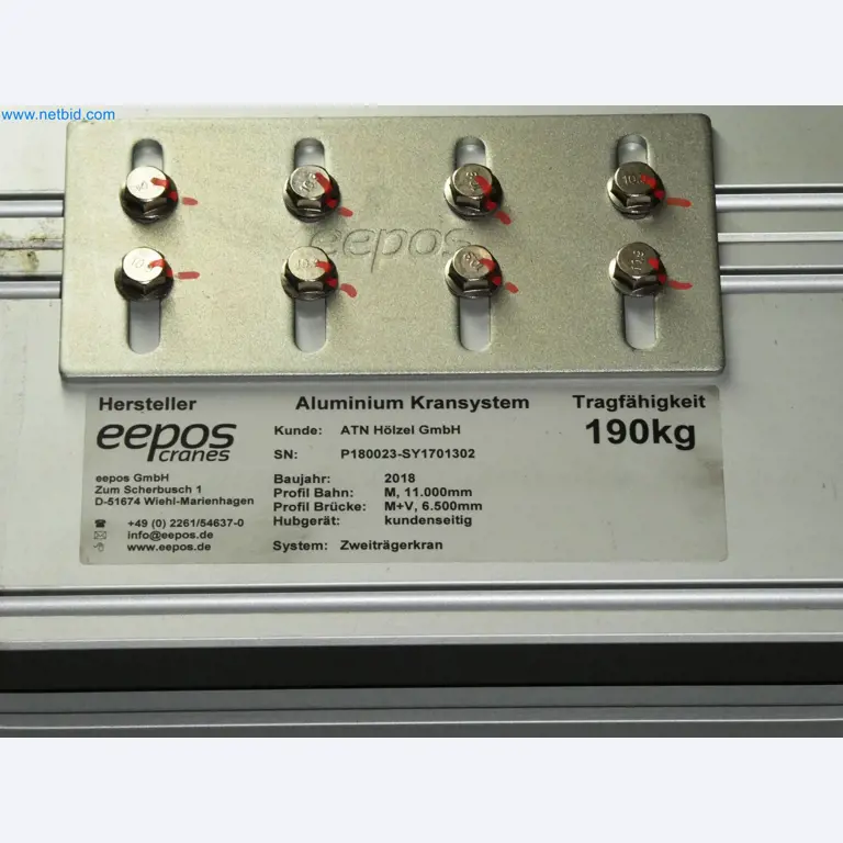 Roboty, svařovací zařízení a montážní příslušenství z automobilového průmyslu-7