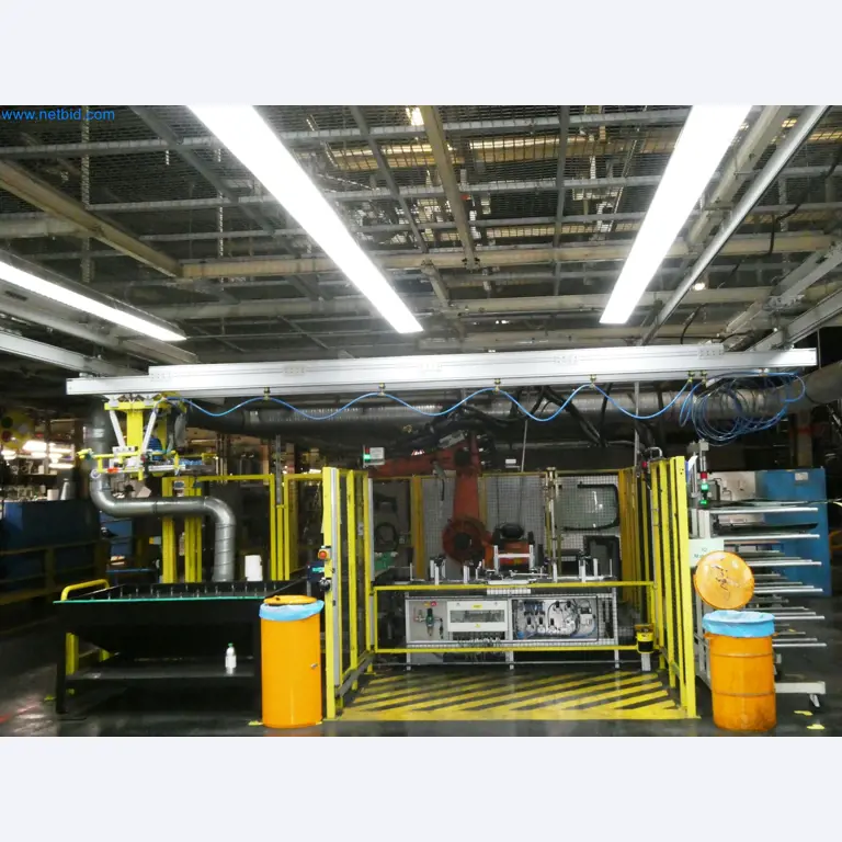 Roboty, svařovací zařízení a montážní příslušenství z automobilového průmyslu-8