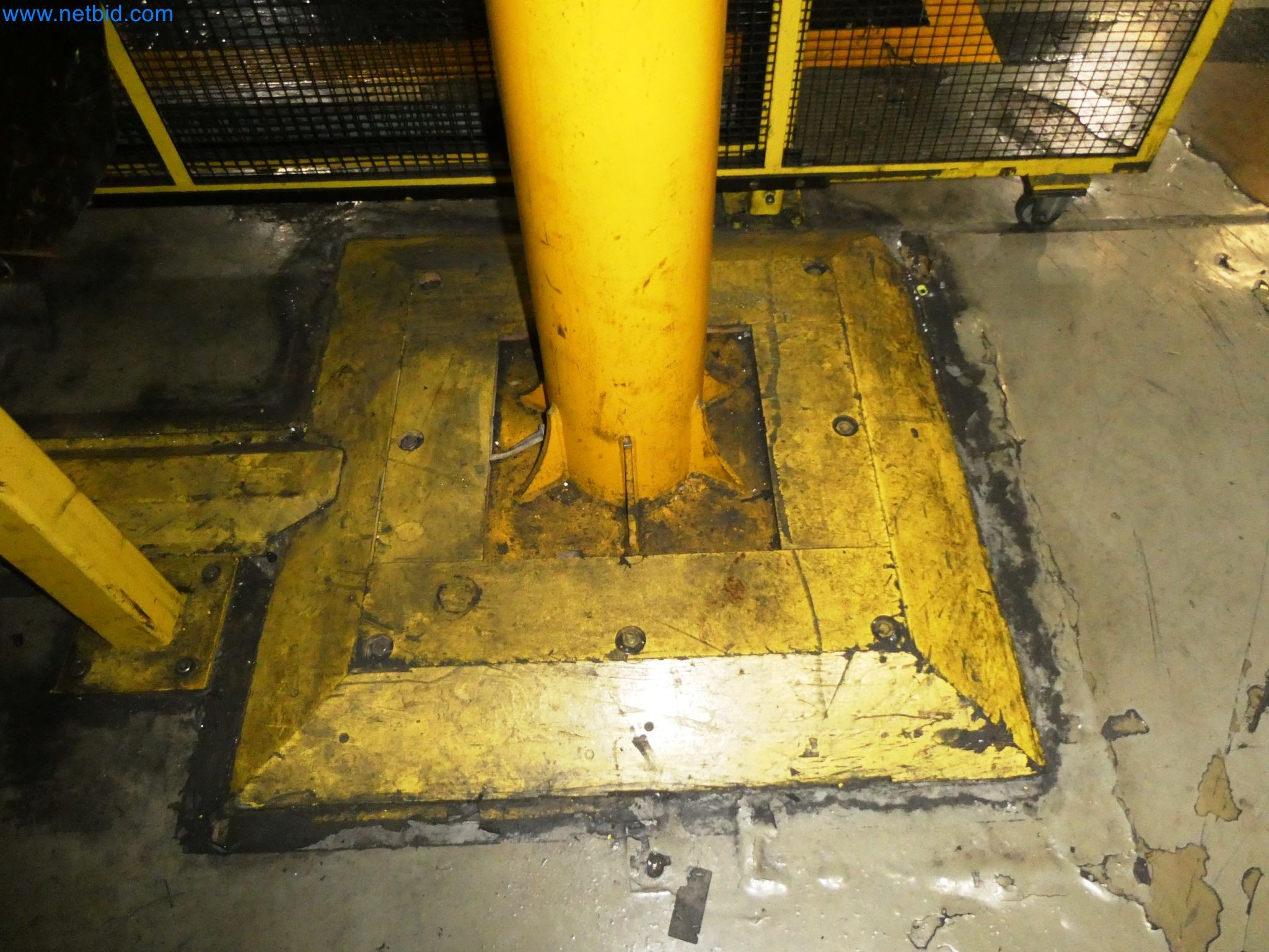 Robôs, equipamento de soldadura e acessórios de montagem da indústria automóvel-2