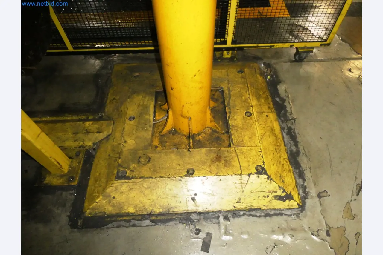 Roboty, svařovací zařízení a montážní příslušenství z automobilového průmyslu-2