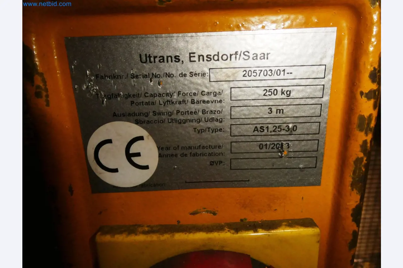 Roboty, svařovací zařízení a montážní příslušenství z automobilového průmyslu-3