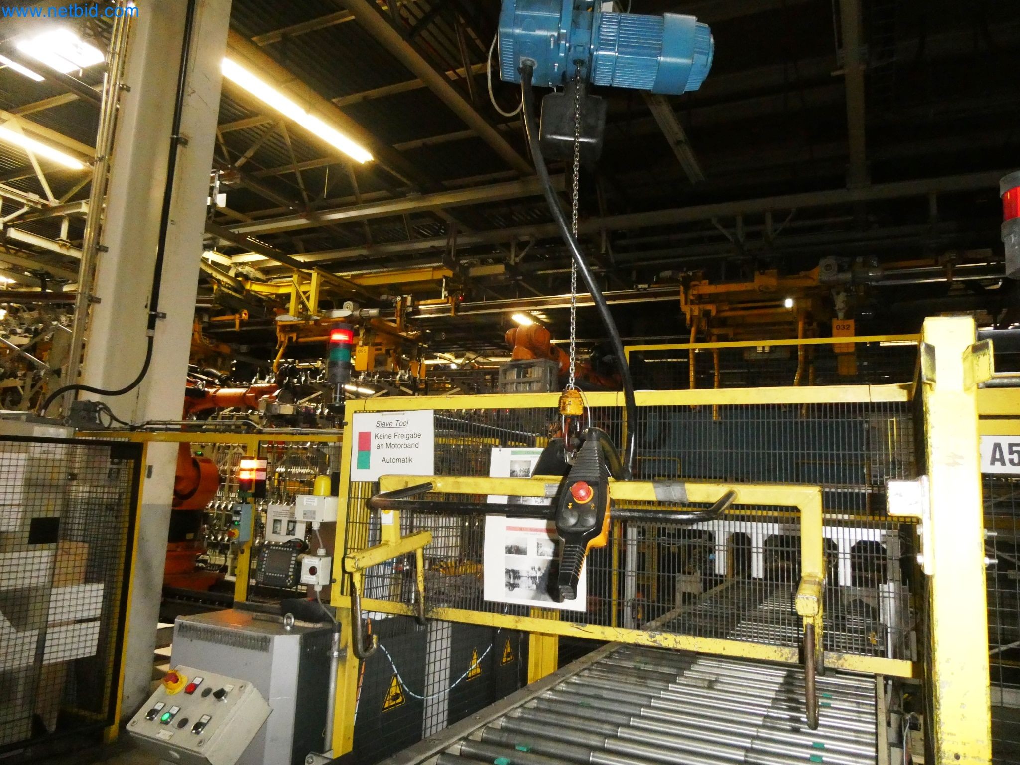 Robôs, equipamento de soldadura e acessórios de montagem da indústria automóvel-4