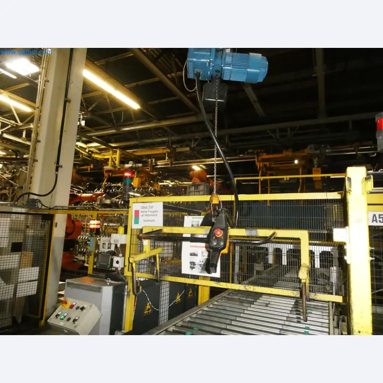 Roboty, svařovací zařízení a montážní příslušenství z automobilového průmyslu-4