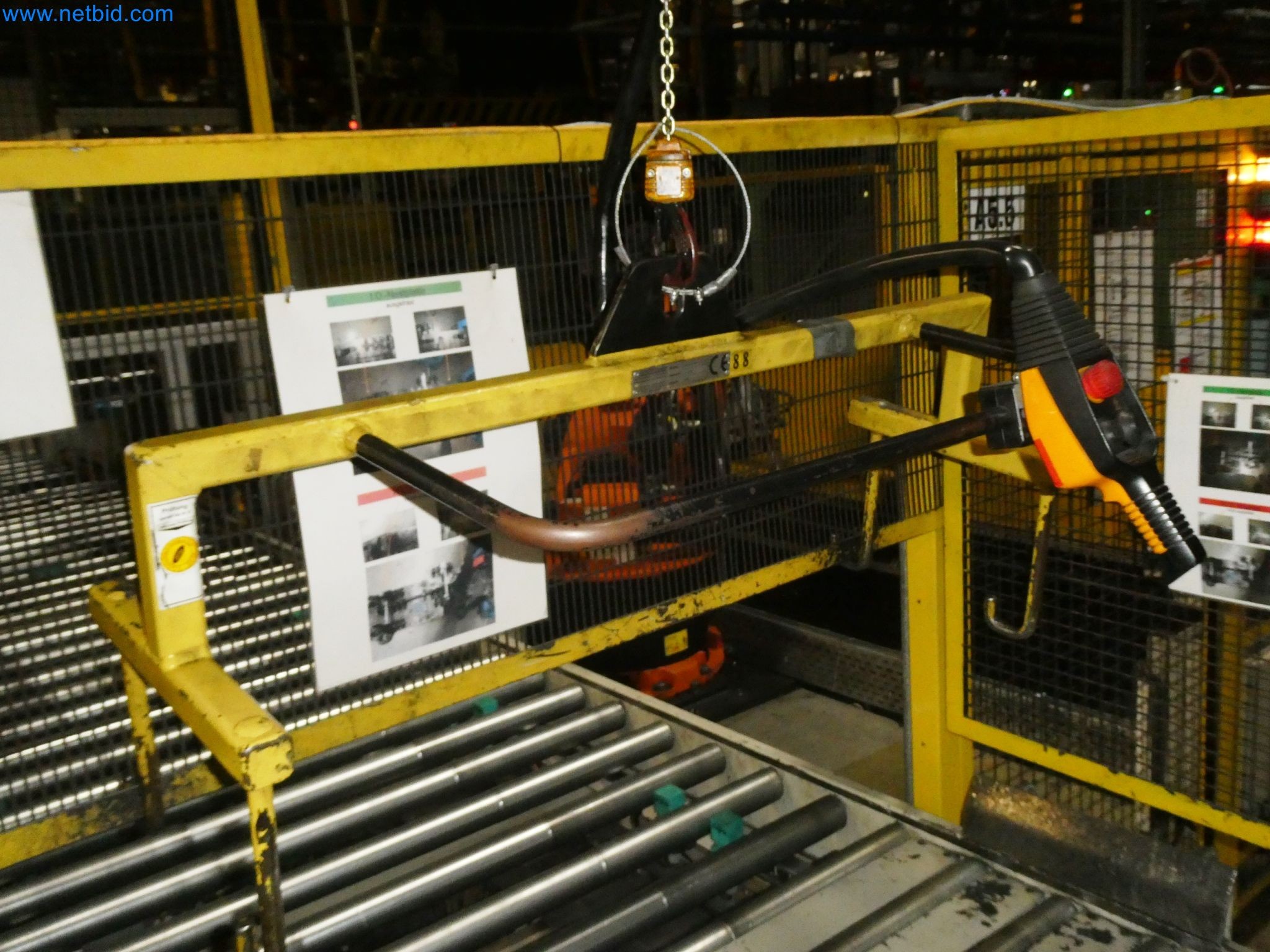 Robôs, equipamento de soldadura e acessórios de montagem da indústria automóvel-6