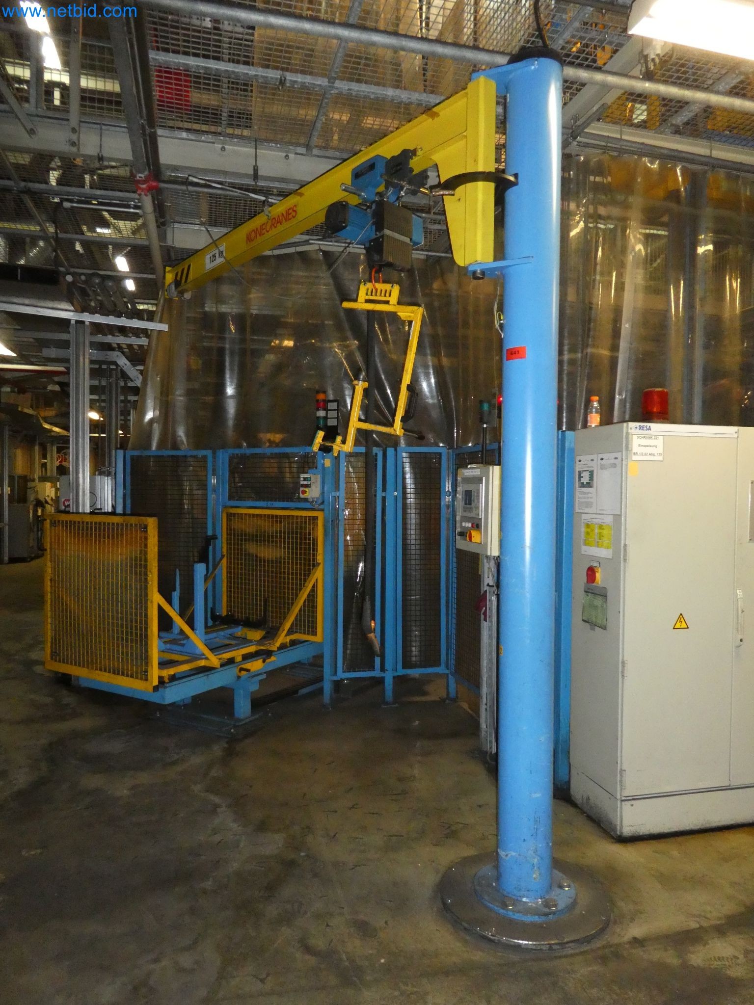 Robôs, equipamento de soldadura e acessórios de montagem da indústria automóvel-5