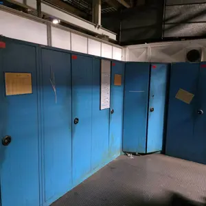 12 Stahlblechschränke