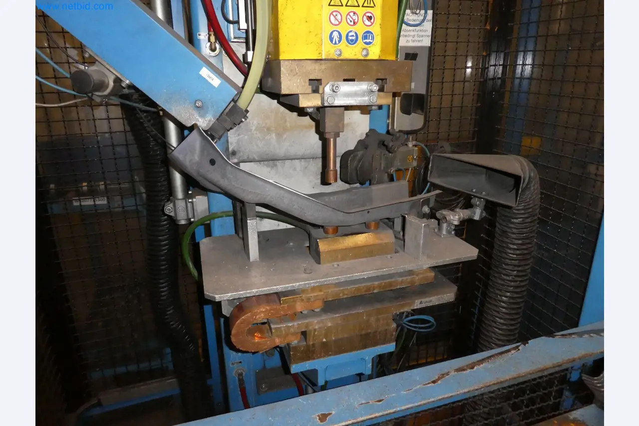 Robots, equipos de soldadura y accesorios de montaje de la industria del automóvil-1