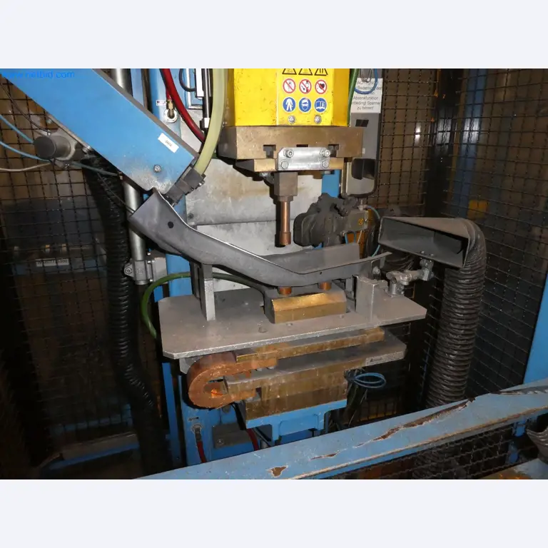 Robots, equipos de soldadura y accesorios de montaje de la industria del automóvil-1