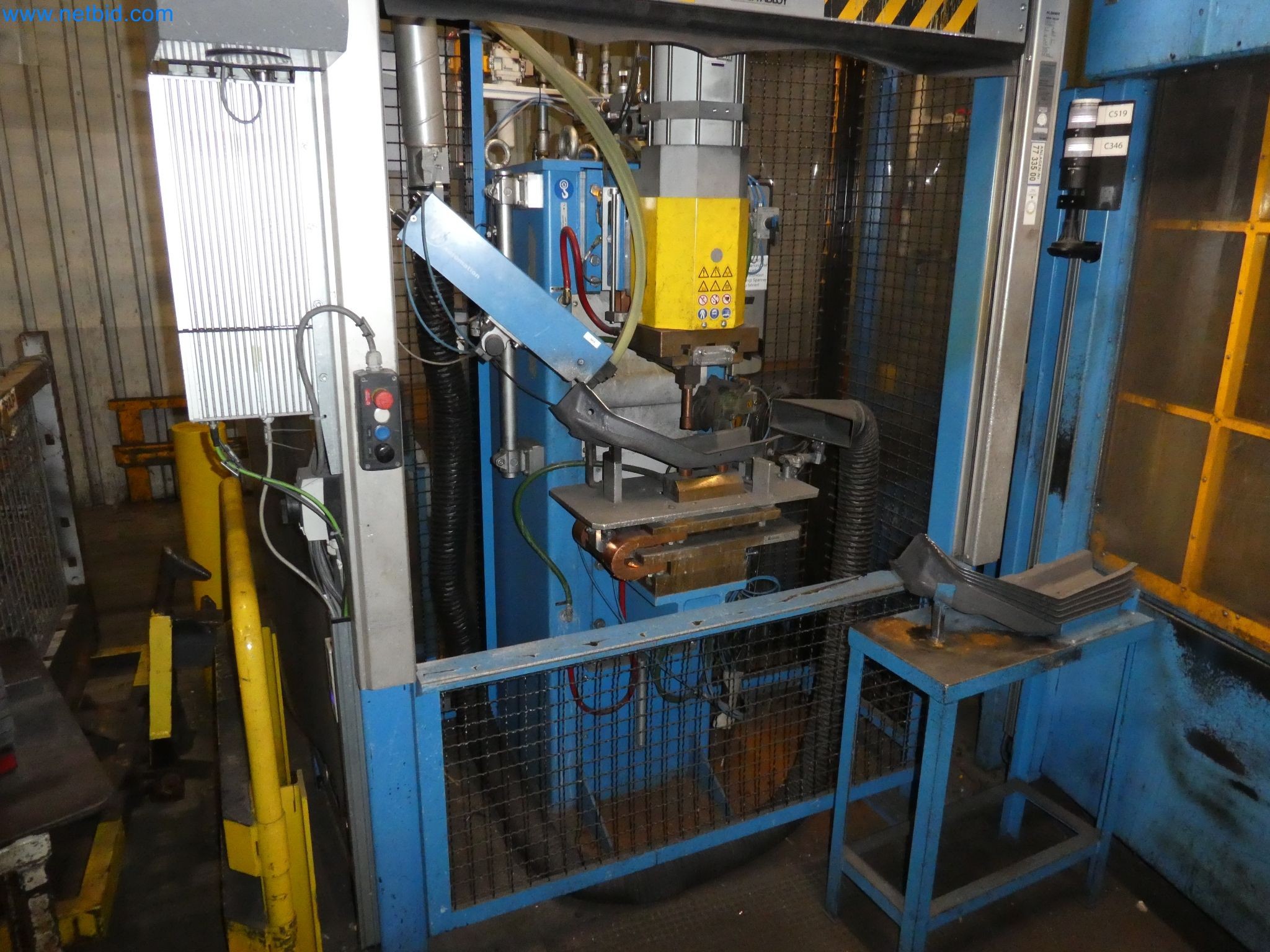 Robots, equipos de soldadura y accesorios de montaje de la industria del automóvil-3