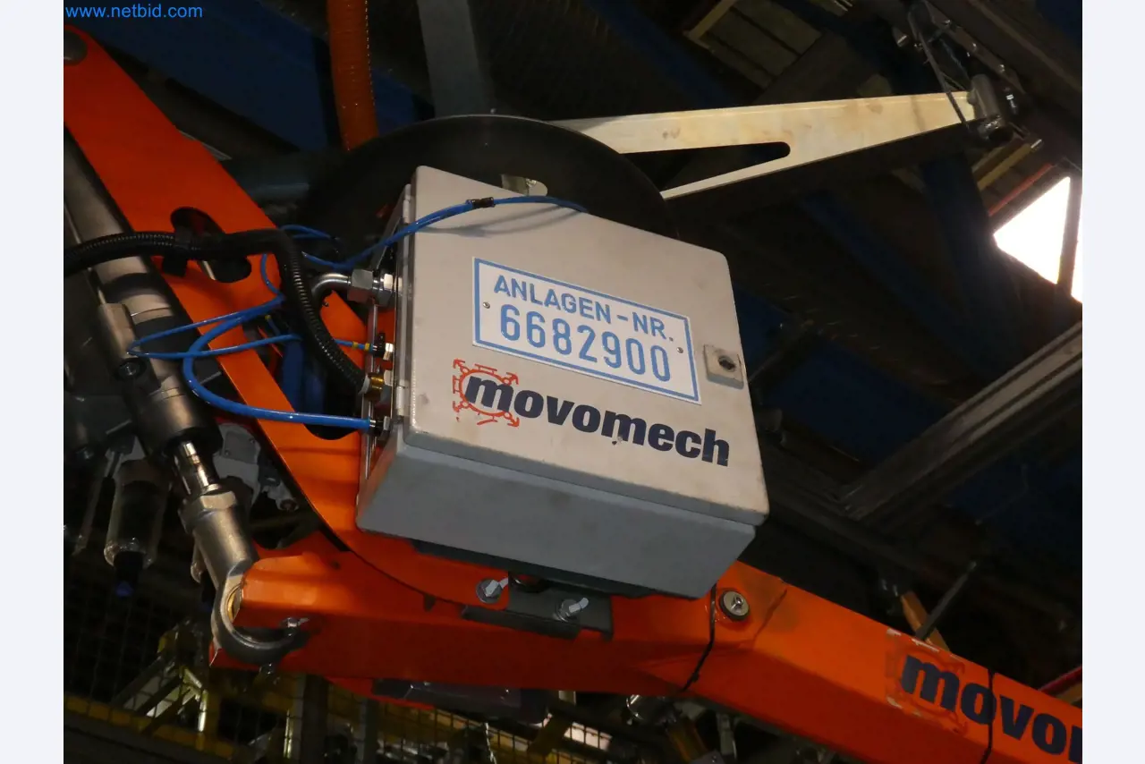 Robôs, equipamento de soldadura e acessórios de montagem da indústria automóvel-1