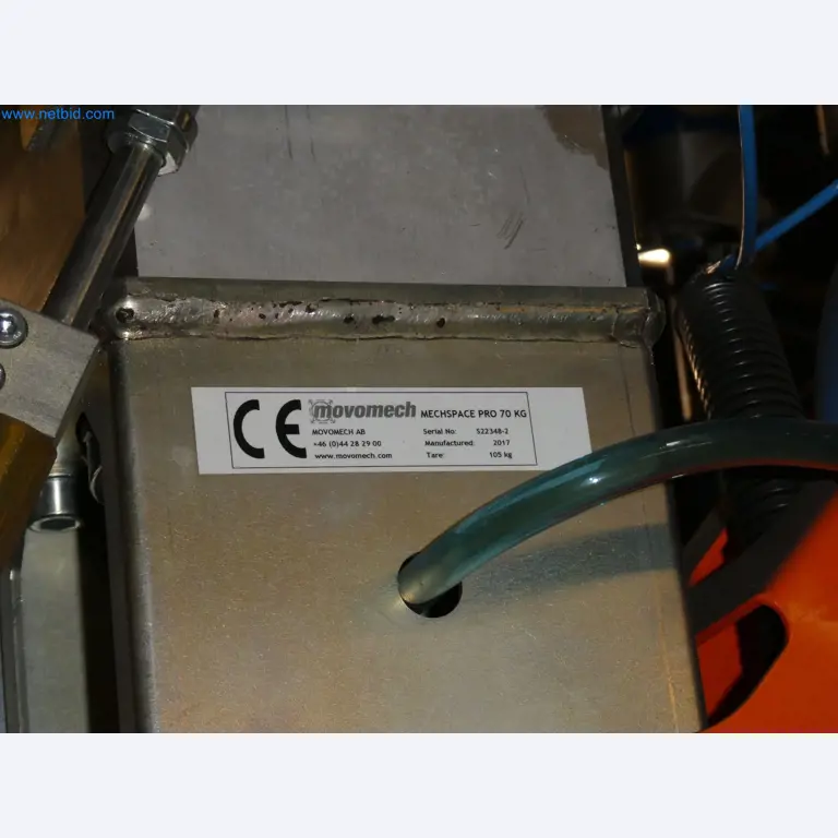 Robôs, equipamento de soldadura e acessórios de montagem da indústria automóvel-2