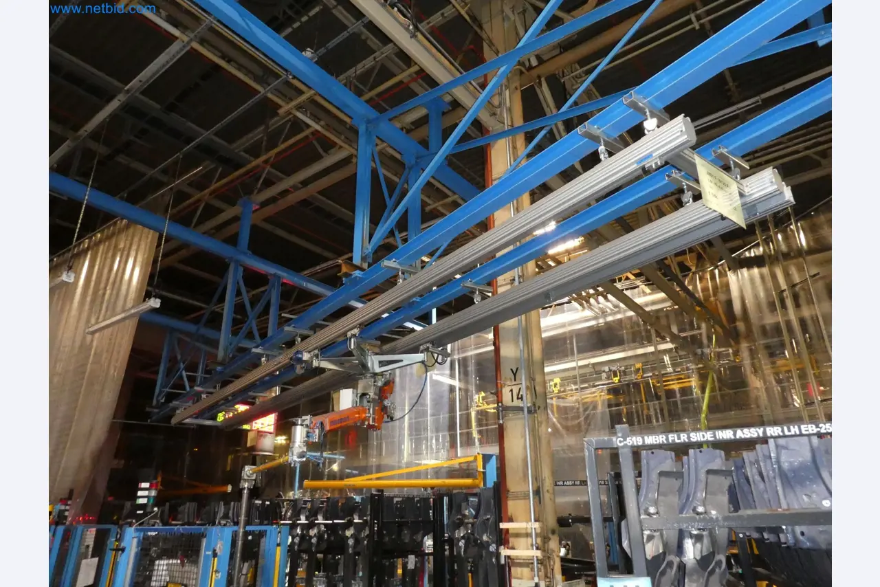 Robôs, equipamento de soldadura e acessórios de montagem da indústria automóvel-4