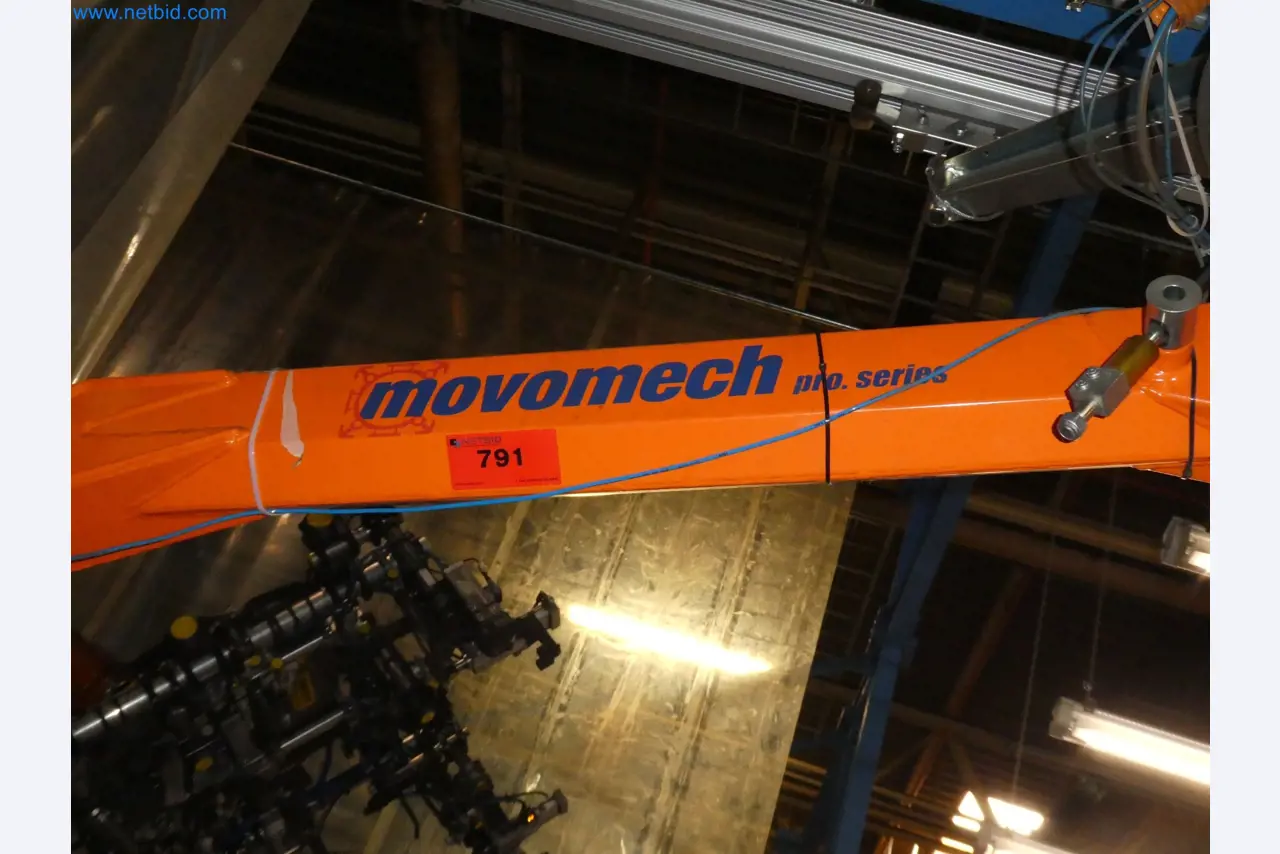 Robôs, equipamento de soldadura e acessórios de montagem da indústria automóvel-5