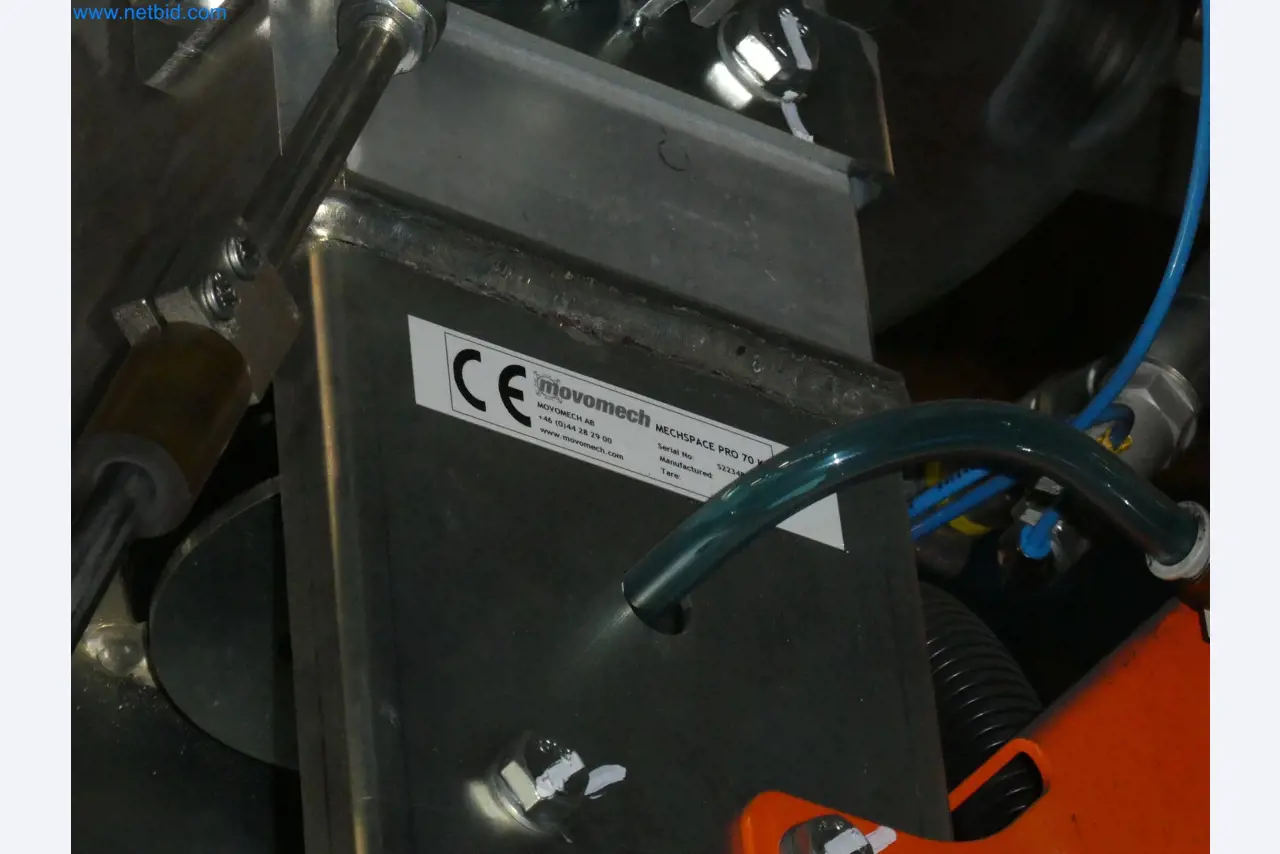 Robôs, equipamento de soldadura e acessórios de montagem da indústria automóvel-1