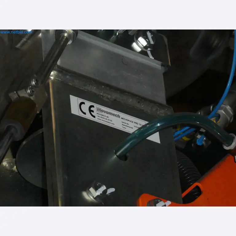 Robôs, equipamento de soldadura e acessórios de montagem da indústria automóvel-1