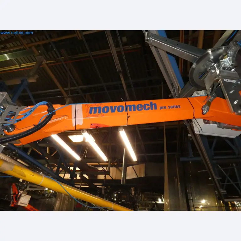 Robôs, equipamento de soldadura e acessórios de montagem da indústria automóvel-5