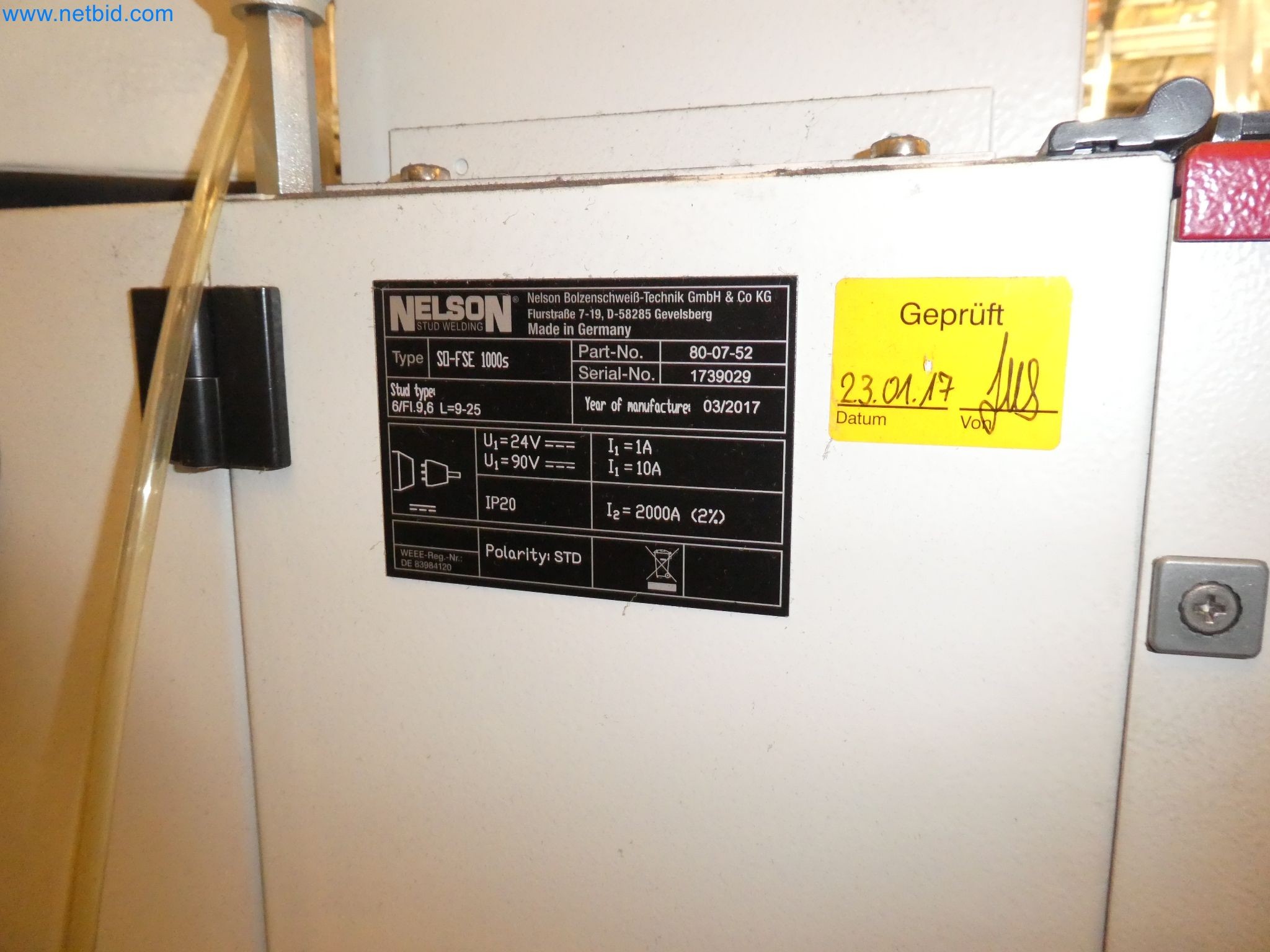 Robôs, equipamento de soldadura e acessórios de montagem da indústria automóvel-1