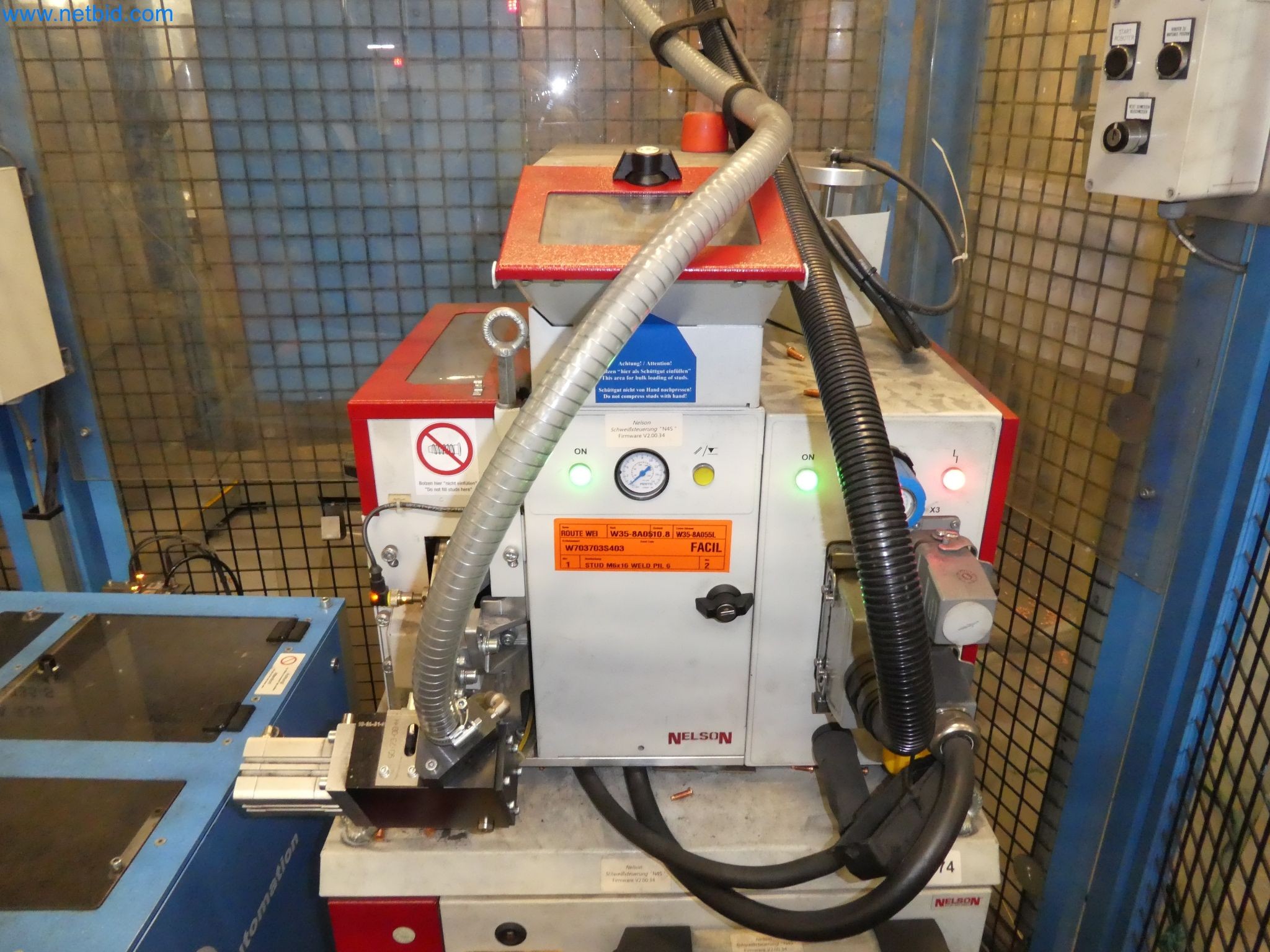 Robôs, equipamento de soldadura e acessórios de montagem da indústria automóvel-4