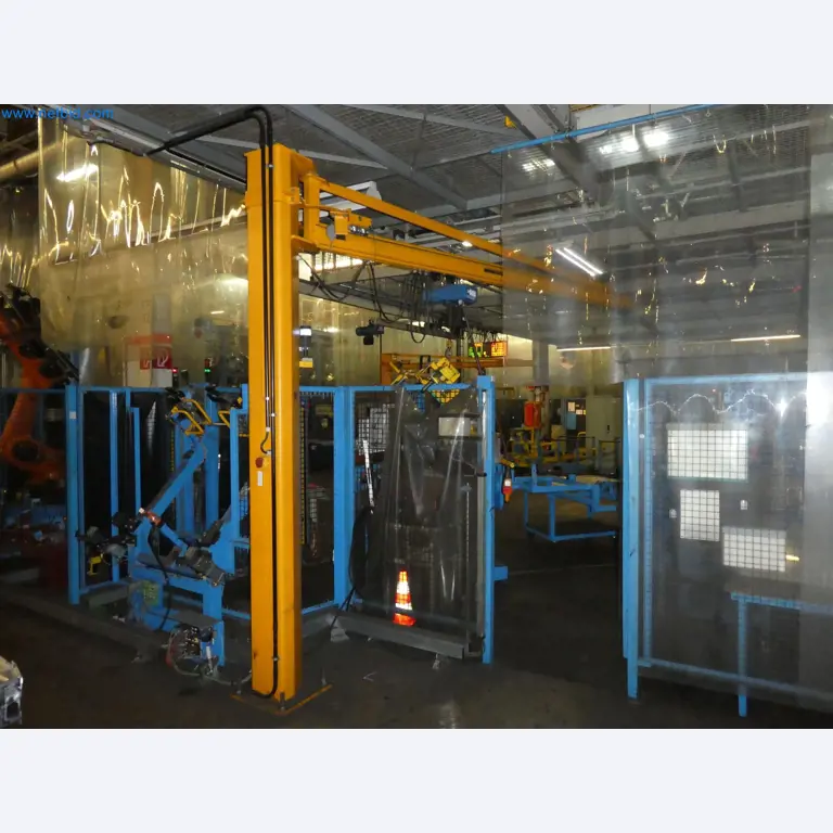 Roboty, sprzęt spawalniczy i akcesoria montażowe z branży motoryzacyjnej-2