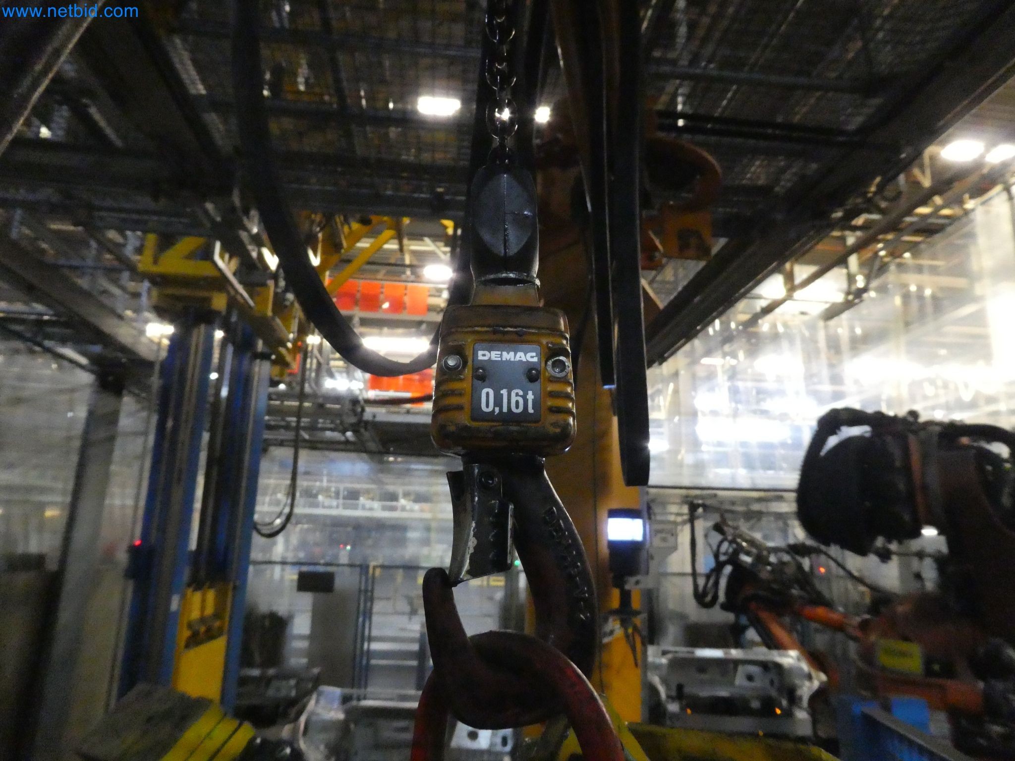 Robôs, equipamento de soldadura e acessórios de montagem da indústria automóvel-3