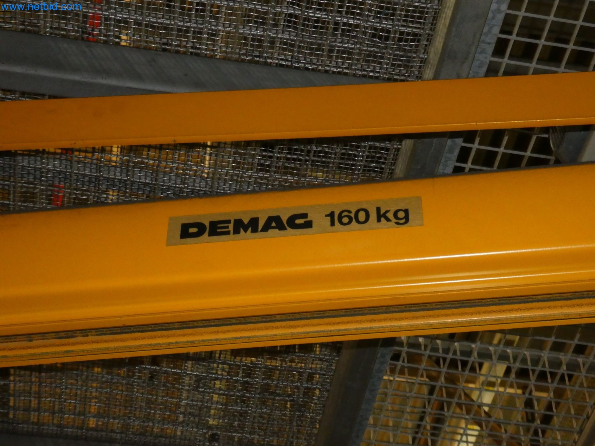 Robôs, equipamento de soldadura e acessórios de montagem da indústria automóvel-5