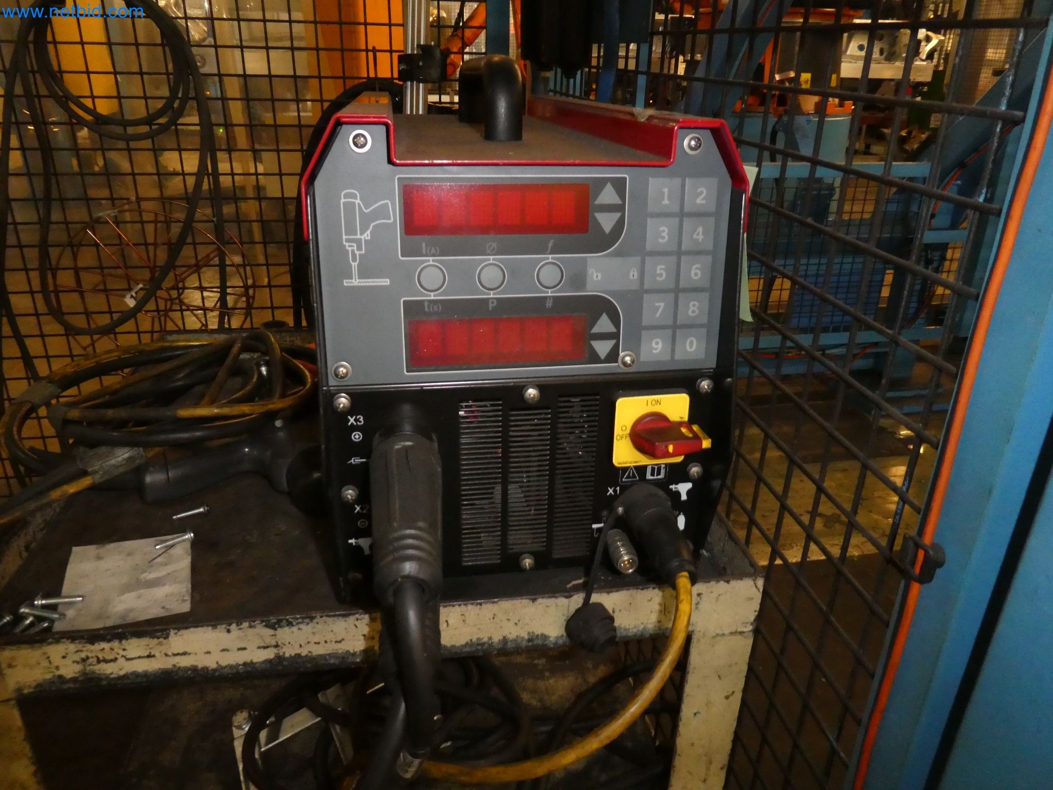 Robots, equipos de soldadura y accesorios de montaje de la industria del automóvil-3