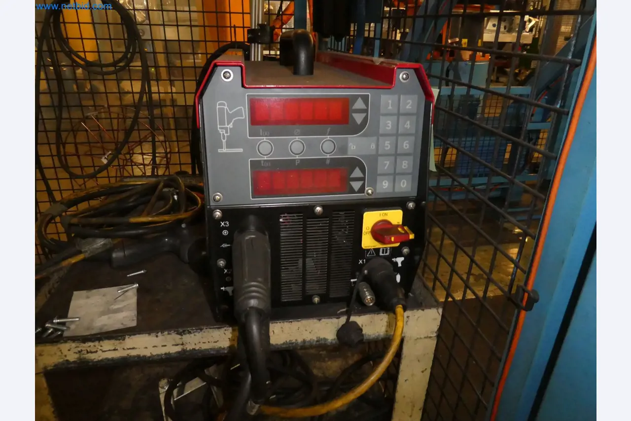 Robots, equipos de soldadura y accesorios de montaje de la industria del automóvil-3