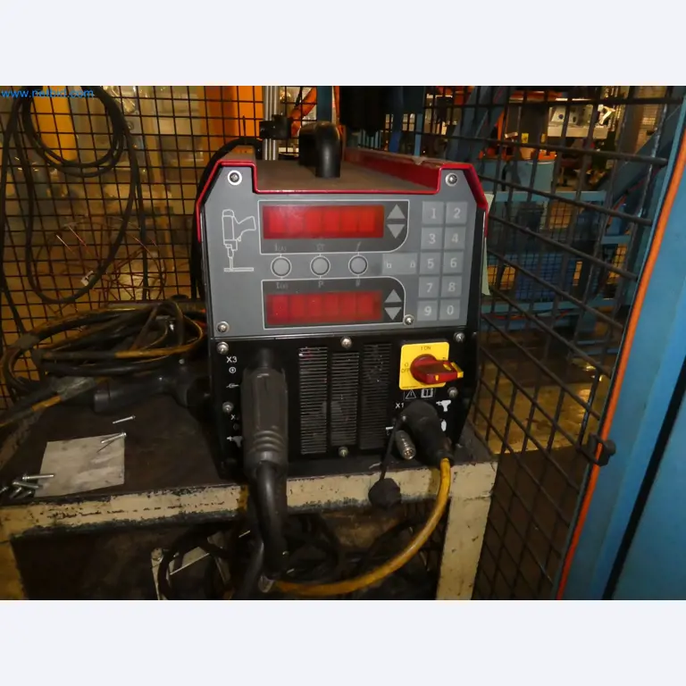 Robots, equipos de soldadura y accesorios de montaje de la industria del automóvil-3