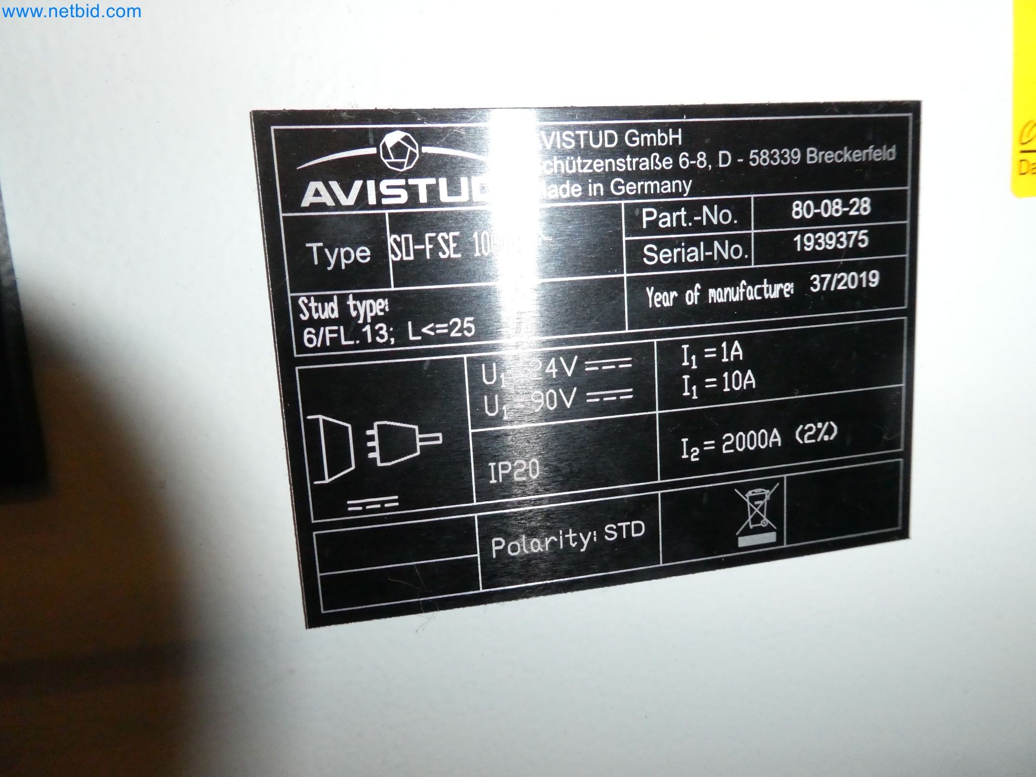 Robots, equipos de soldadura y accesorios de montaje de la industria del automóvil-1